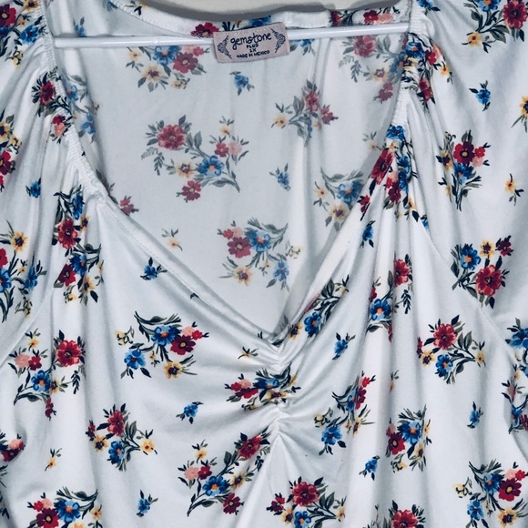 Gemstone Women’s Flower Pattern Short Sleeve Top - Picture 2 of 4